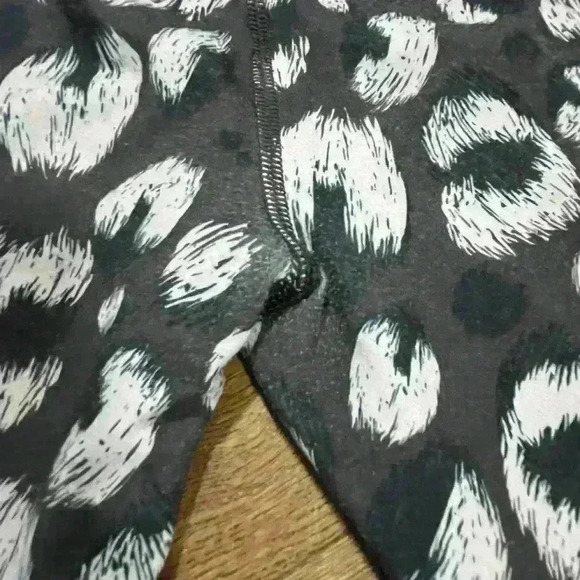 Puma Leopard Print Black and White Leggings Size Small - Picture 7 of 7